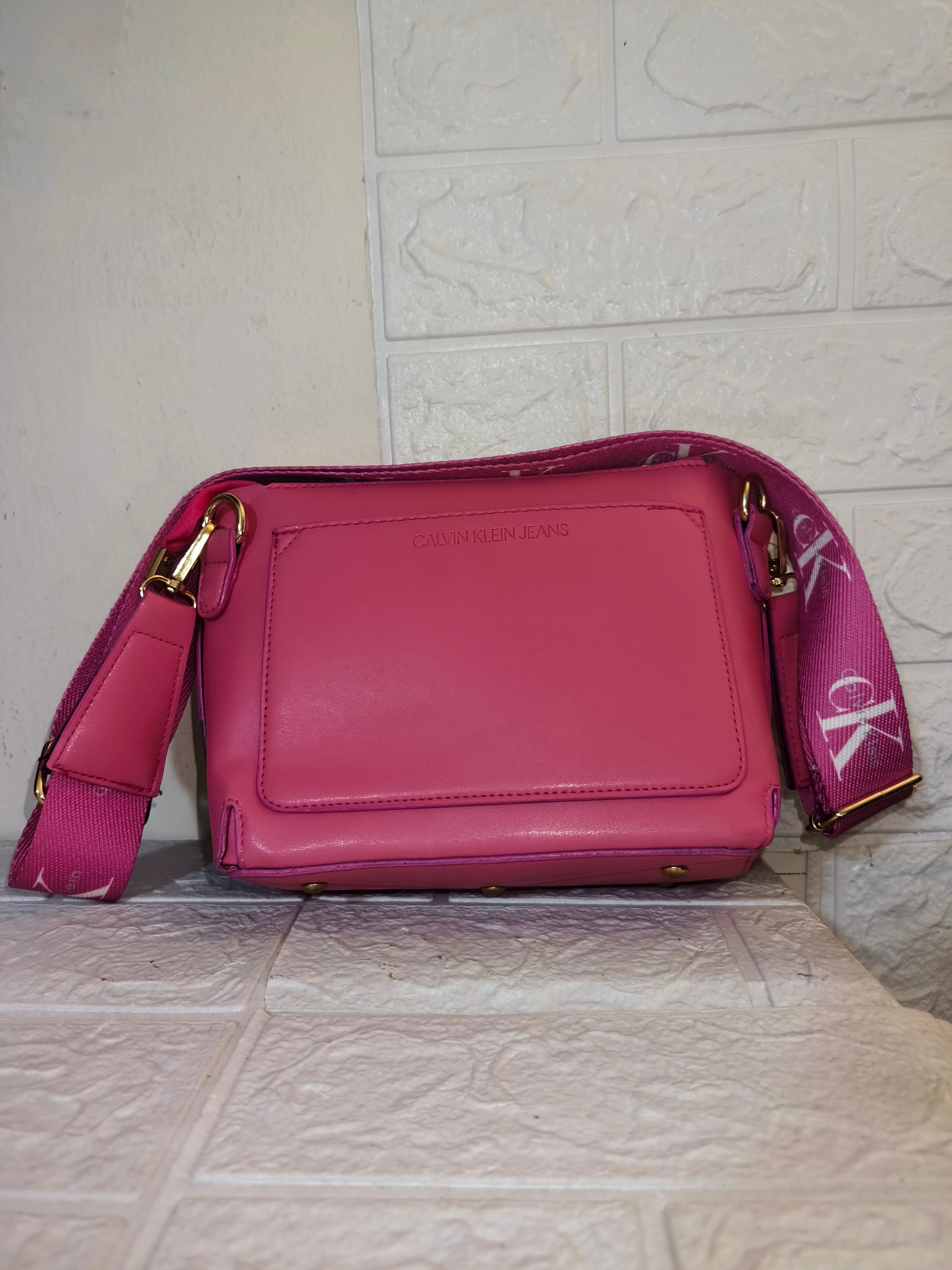 Calvin Klein Jeans two-tone metallic faux-leather crossbody bag