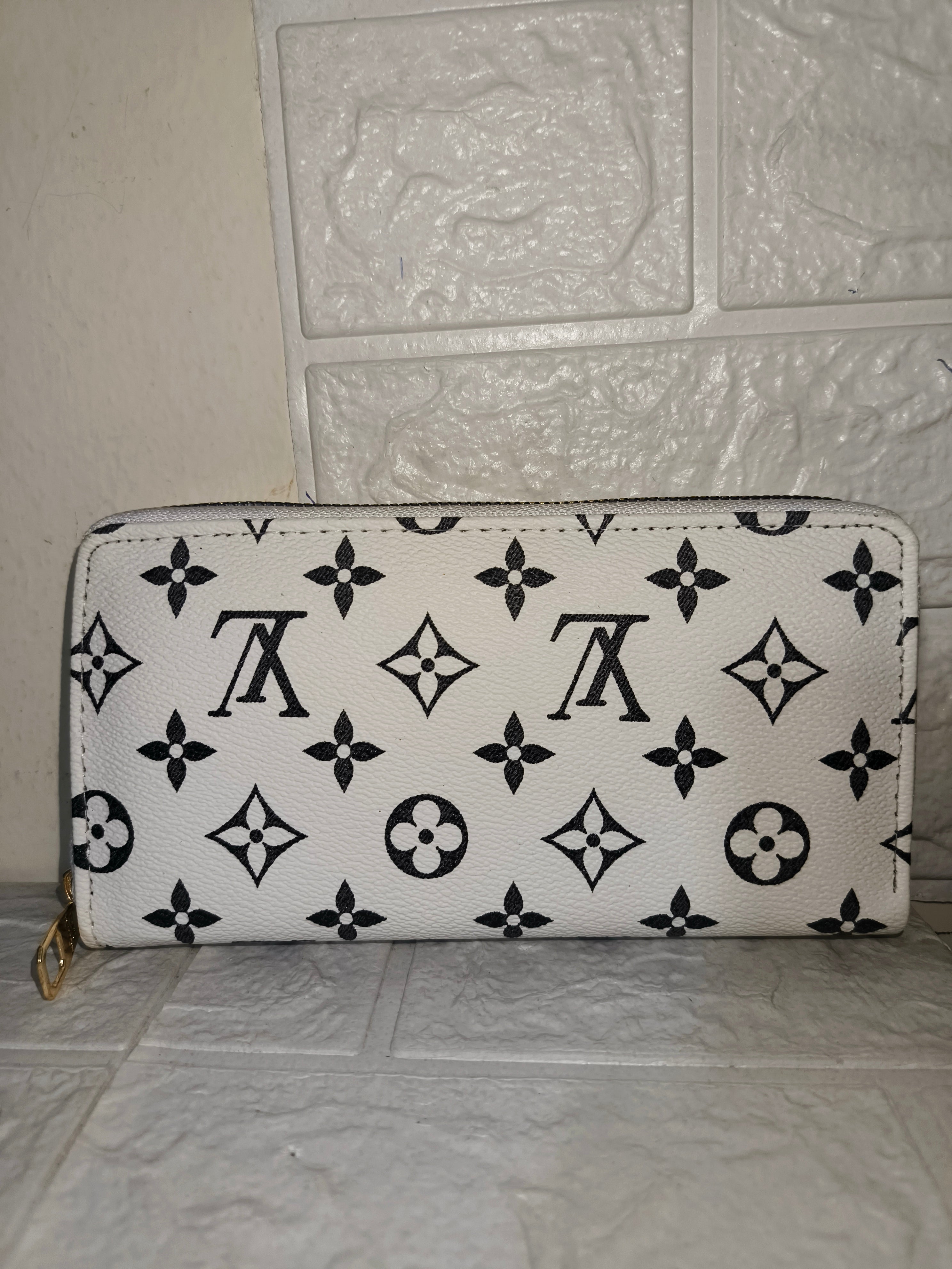 Louis Vuitton Monogram Eclipse Zippy Organizer