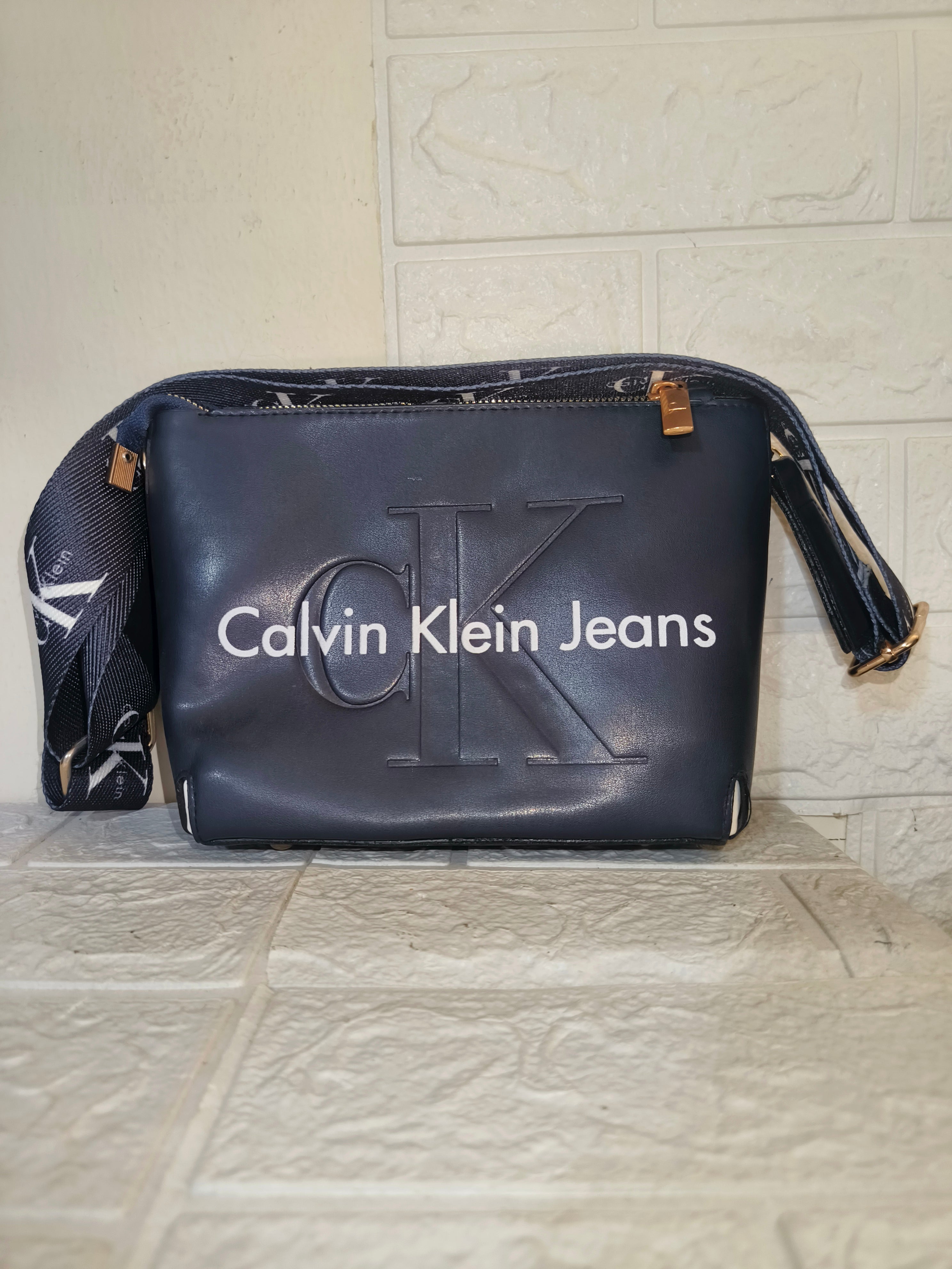 Calvin Klein Jeans two-tone metallic faux-leather crossbody bag