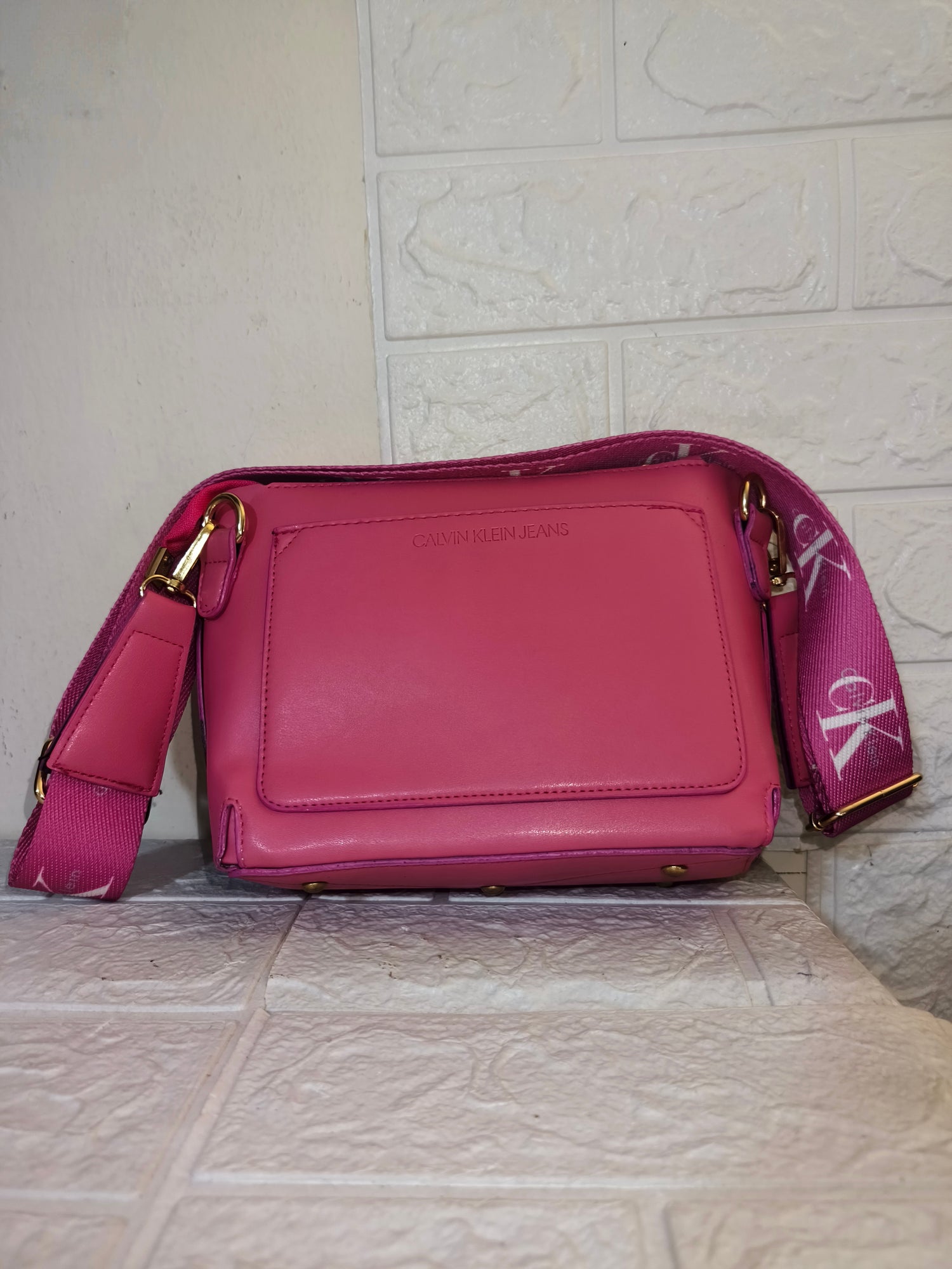 Calvin Klein Jeans two-tone metallic faux-leather crossbody bag