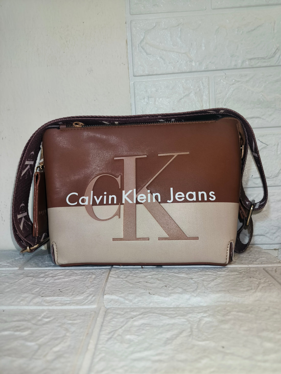 Calvin Klein Jeans two-tone metallic faux-leather crossbody bag