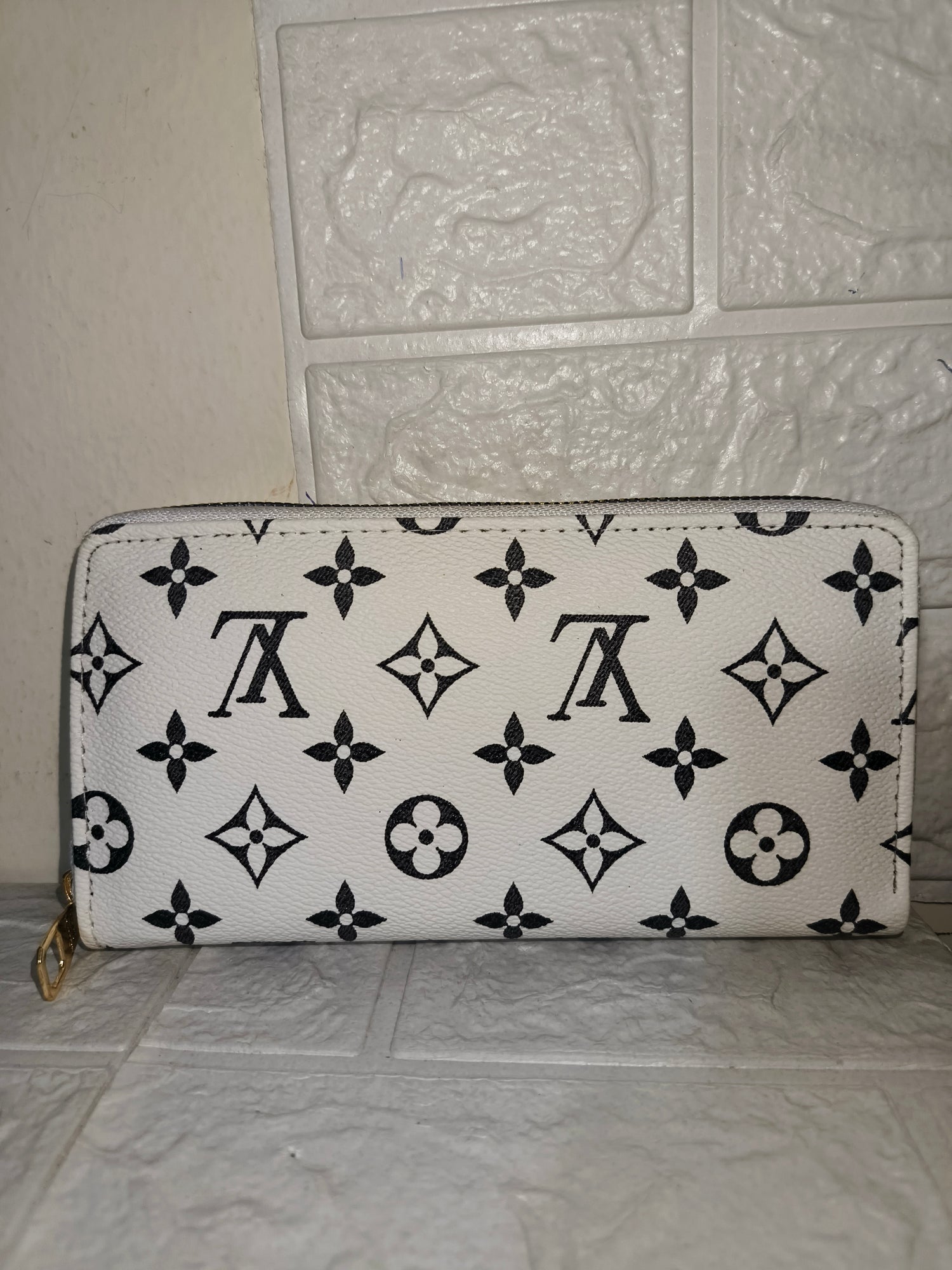 Louis Vuitton Monogram Eclipse Zippy Organizer