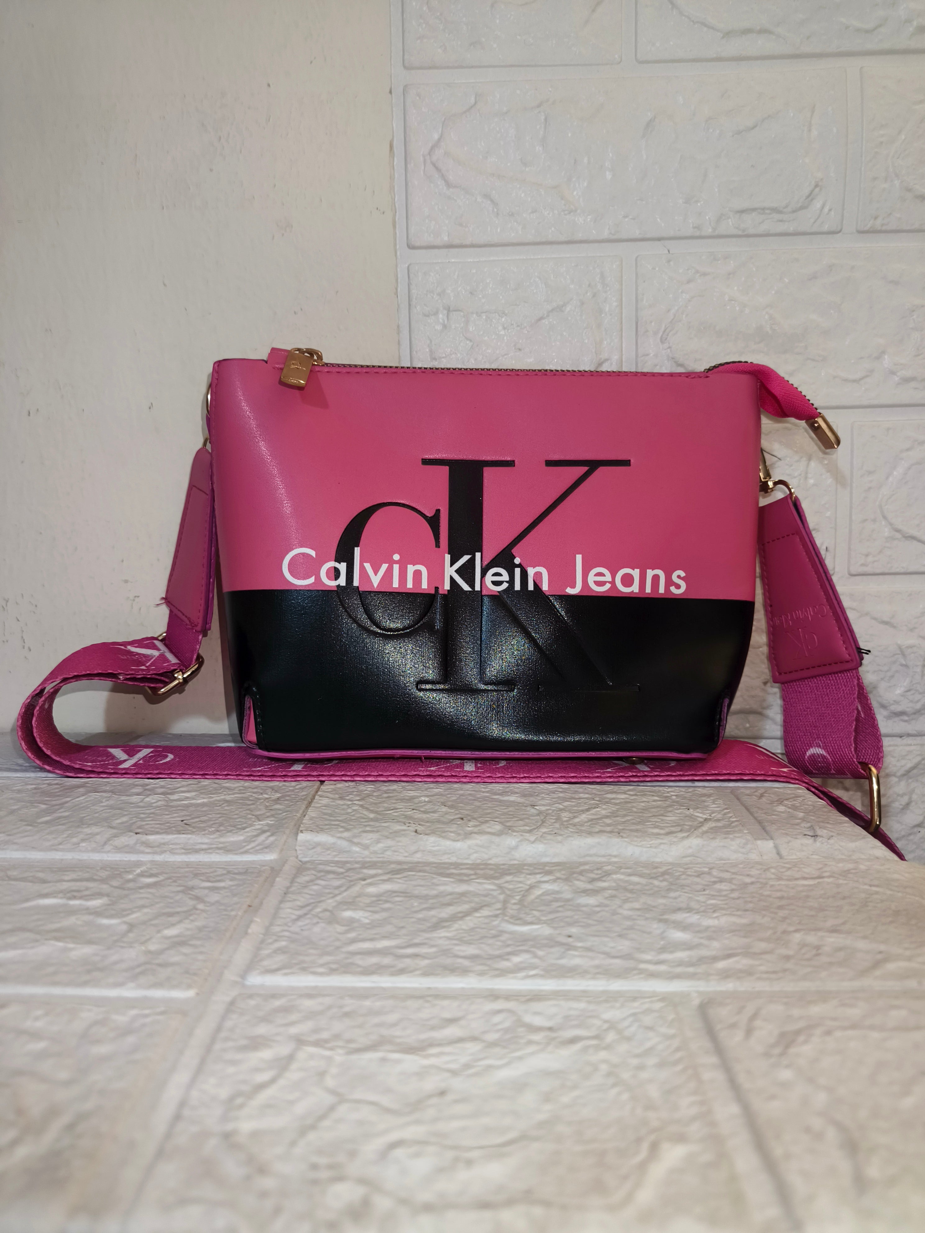 Calvin Klein Jeans two-tone metallic faux-leather crossbody bag