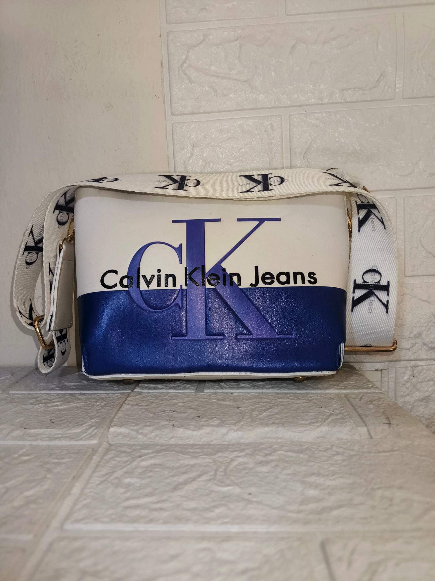 Calvin Klein Jeans two-tone metallic faux-leather crossbody bag