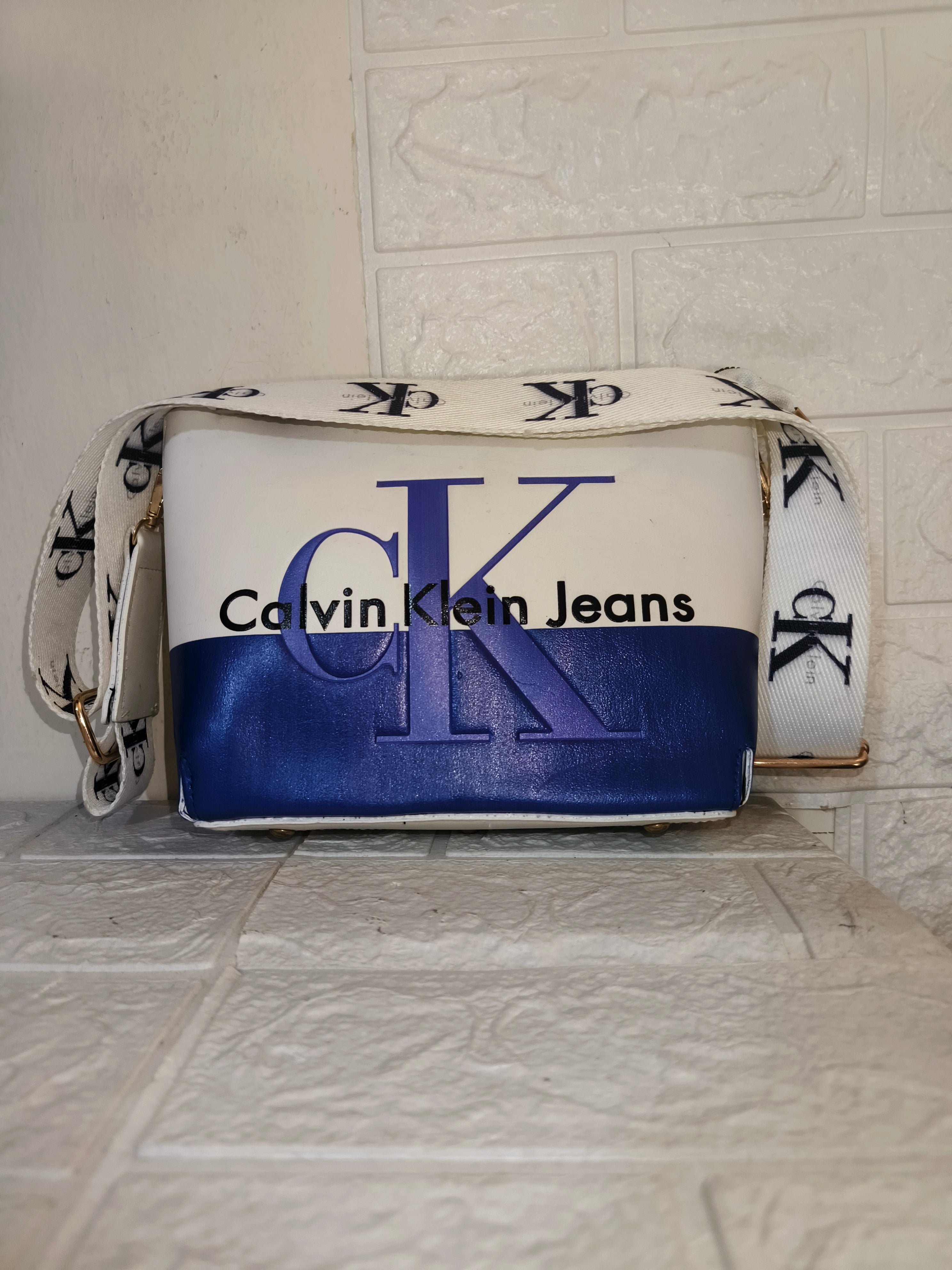 Calvin Klein Jeans two-tone metallic faux-leather crossbody bag